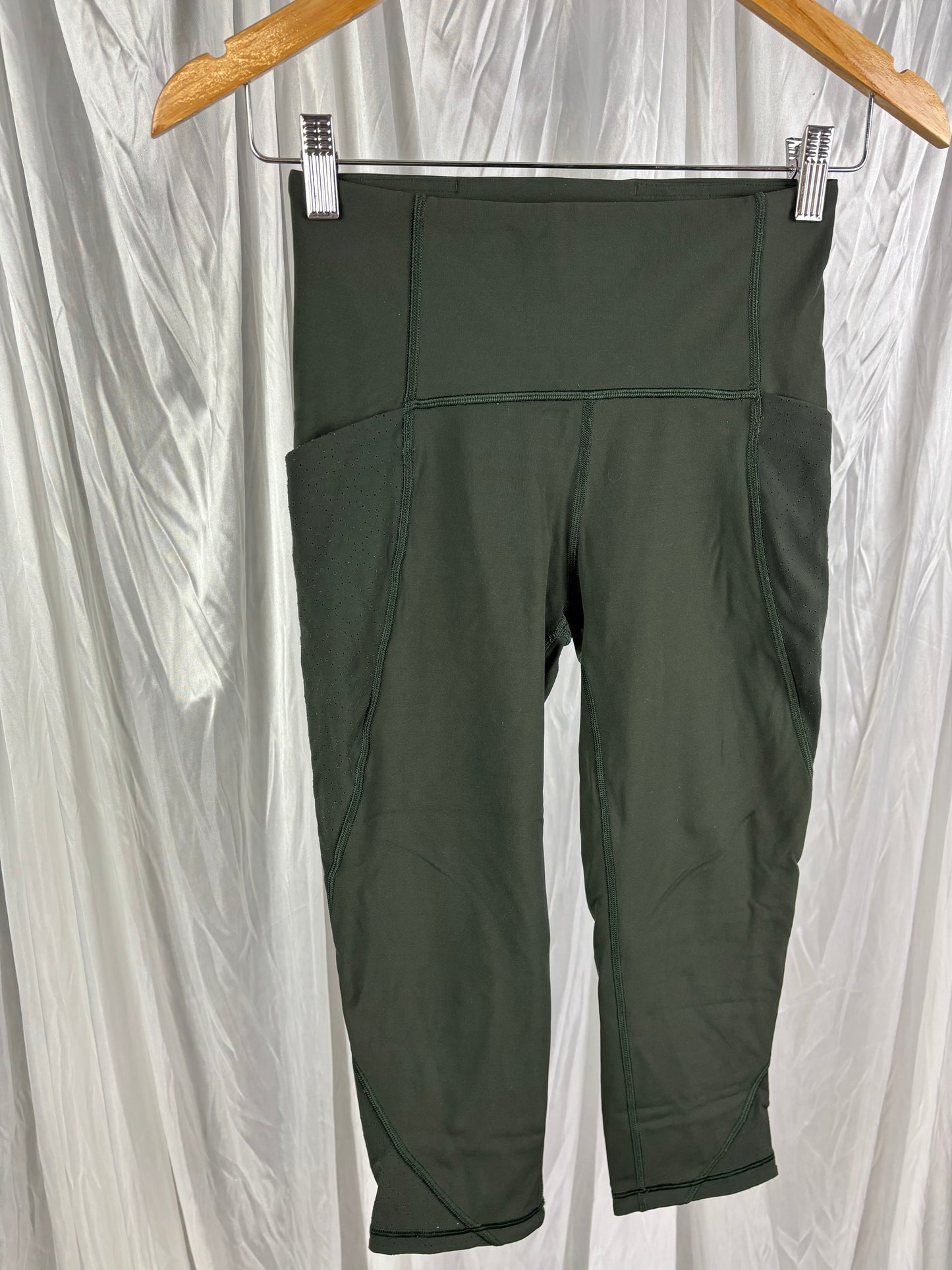 Lululemon 3/4 Leggings - 4