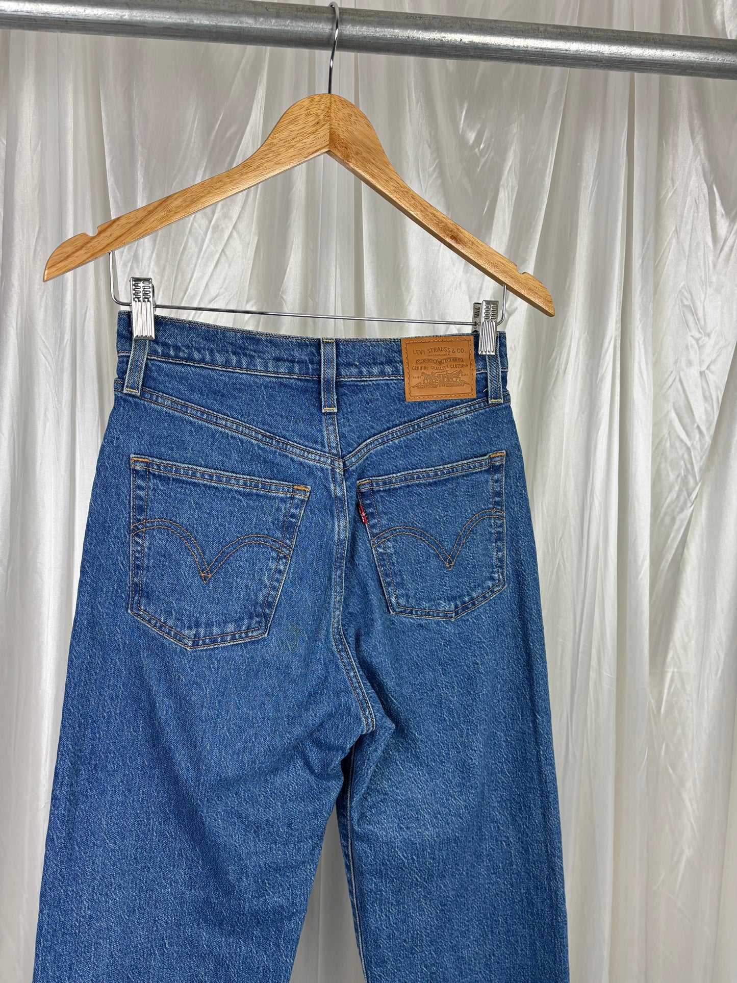 Levi’s Ribcage Straight Ankle Jeans - 26