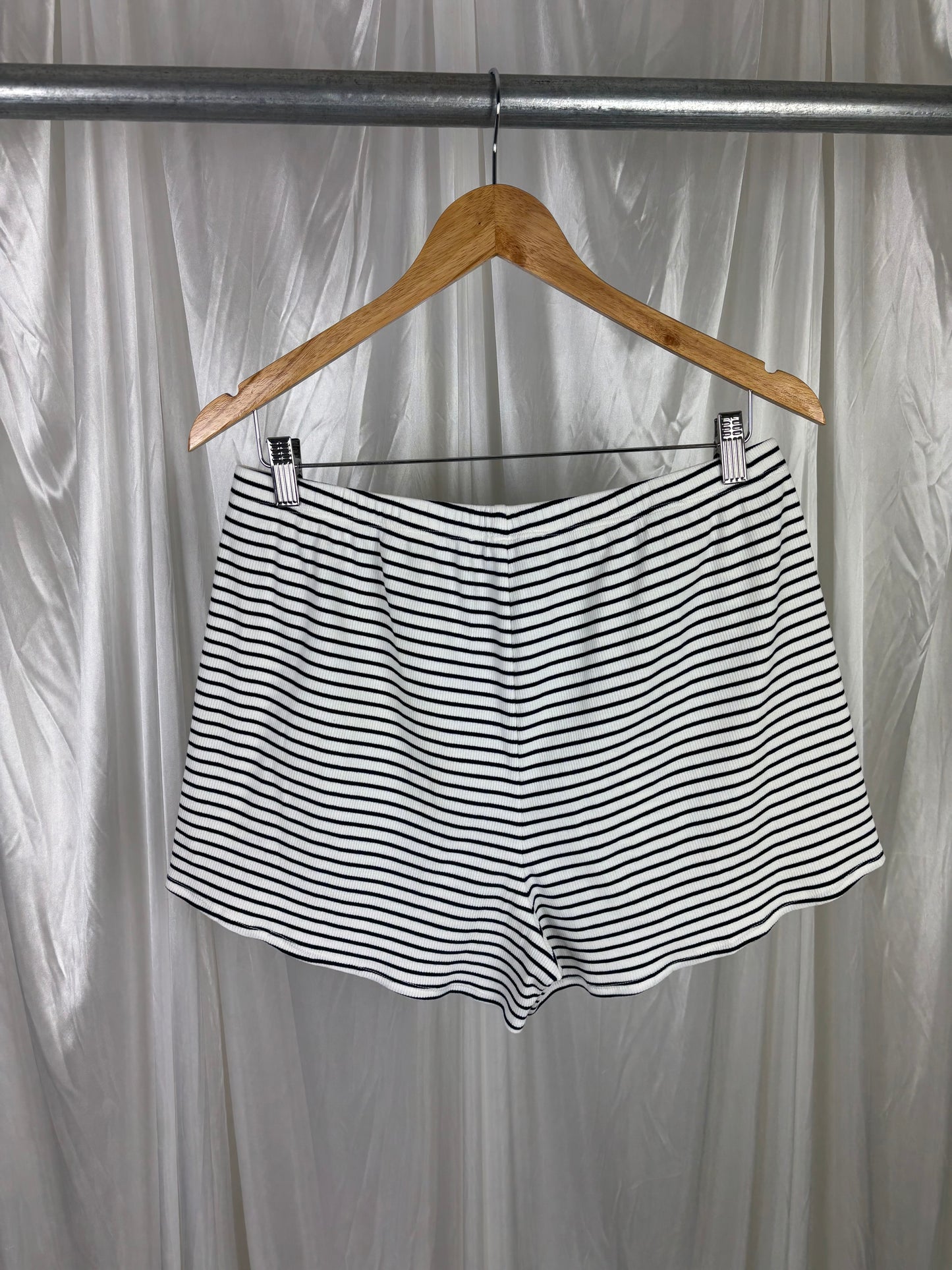 Caitlin Crisp Striped Ribbed Shorts - 12