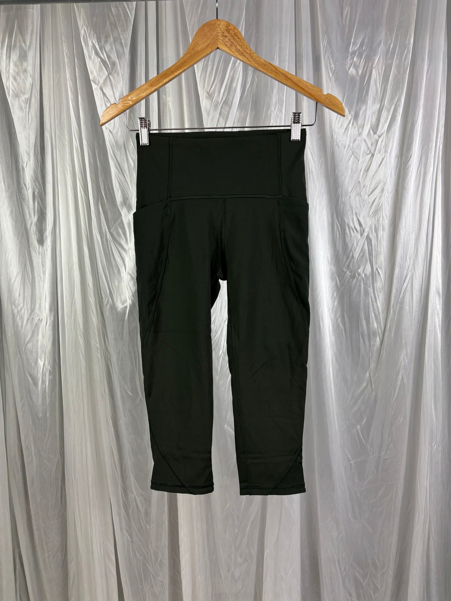 Lululemon 3/4 Leggings - 4