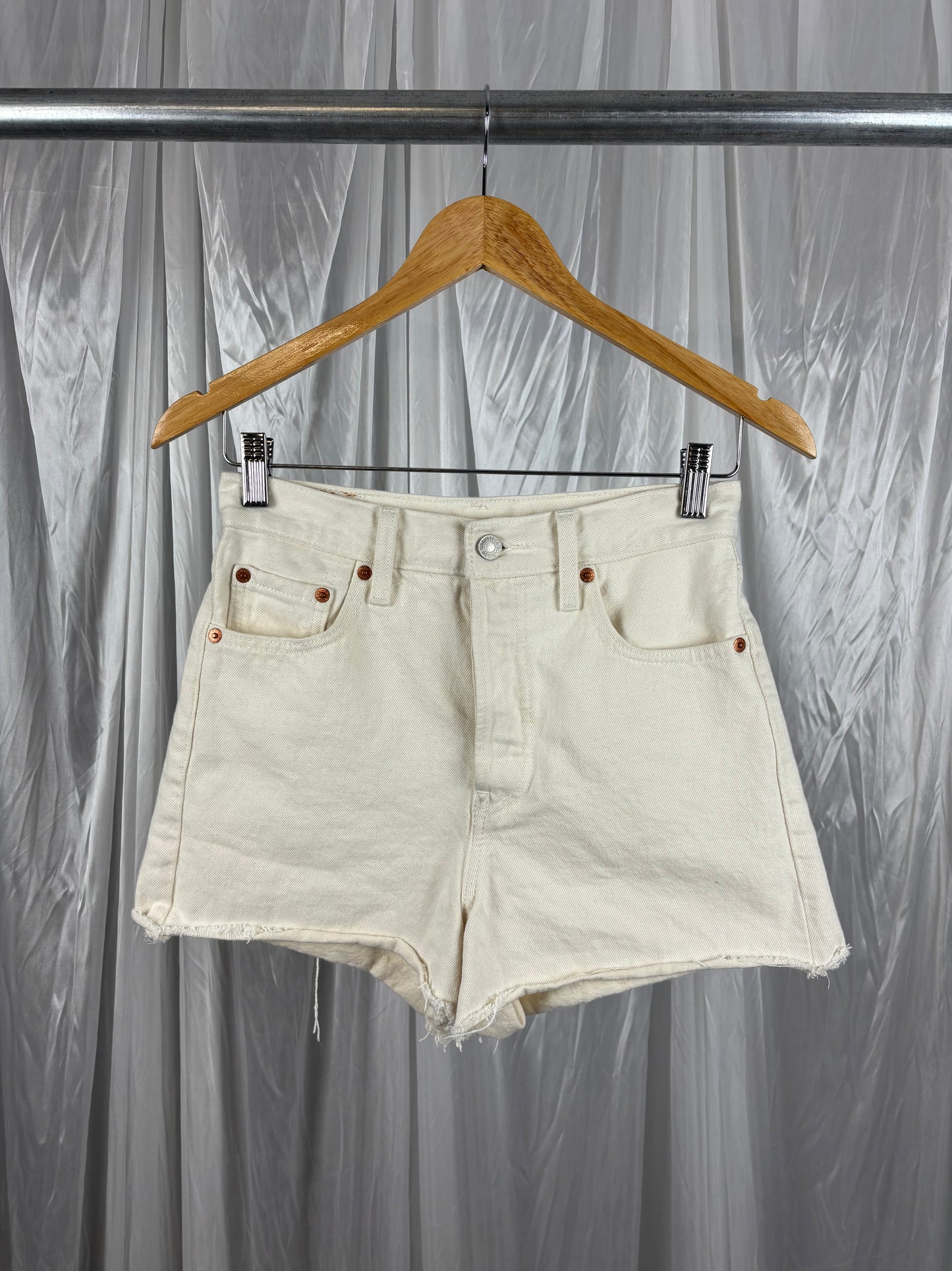 Levi’s Denim Shorts - 26