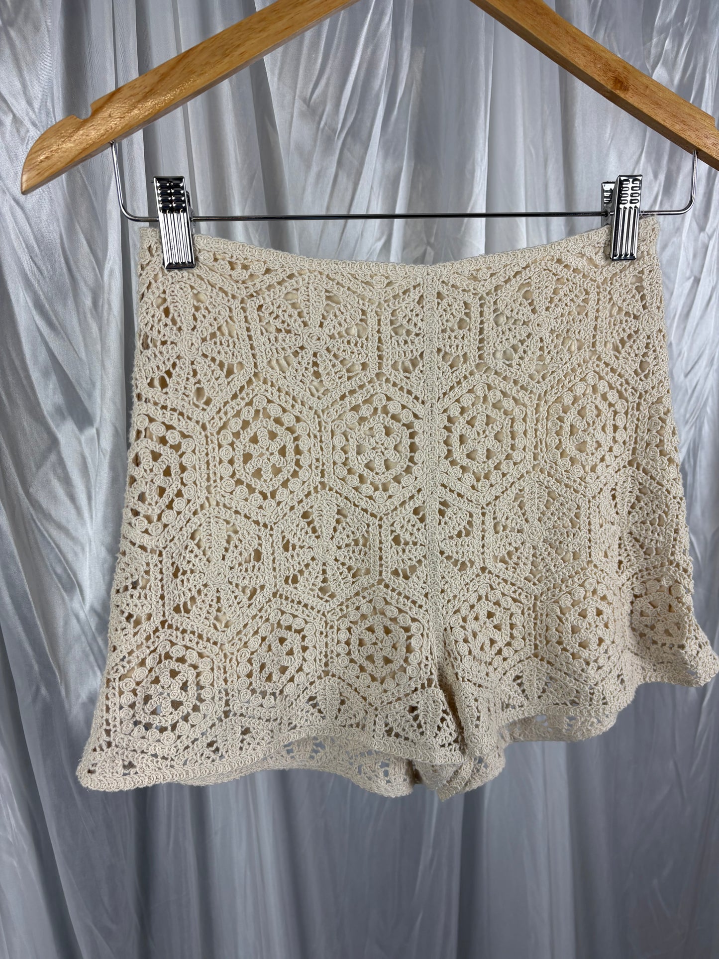 H&M Beige Crochet Shorts - XS