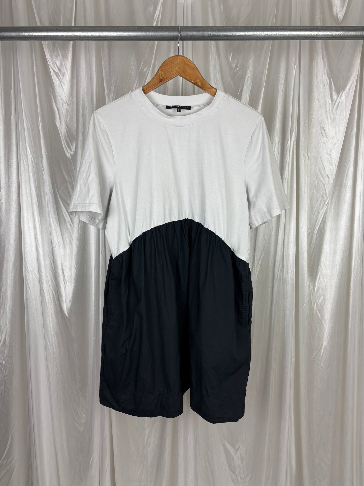 Decjuba T-shirt Style Dress - M
