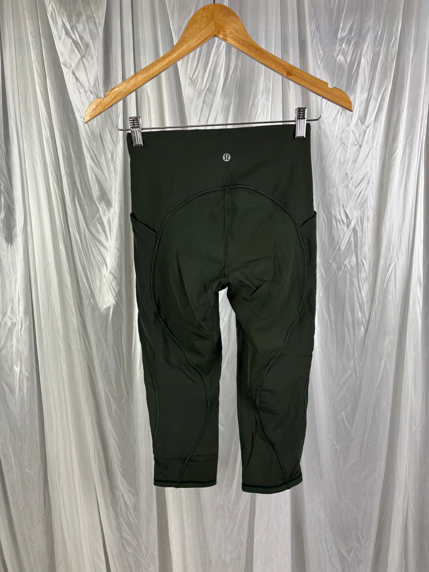 Lululemon 3/4 Leggings - 4