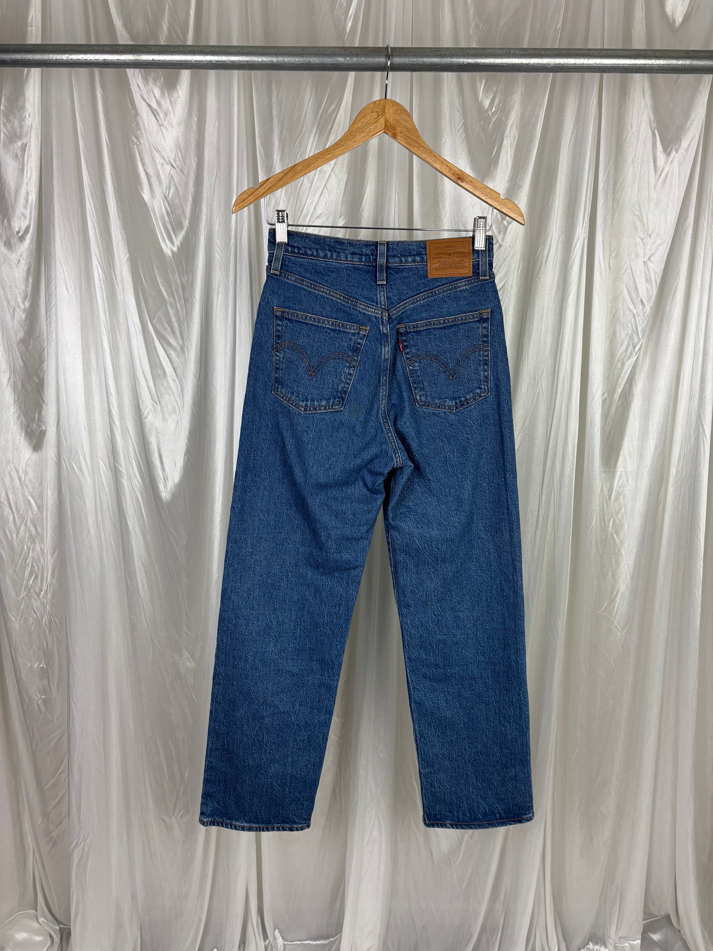 Levi’s Ribcage Straight Ankle Jeans - 26