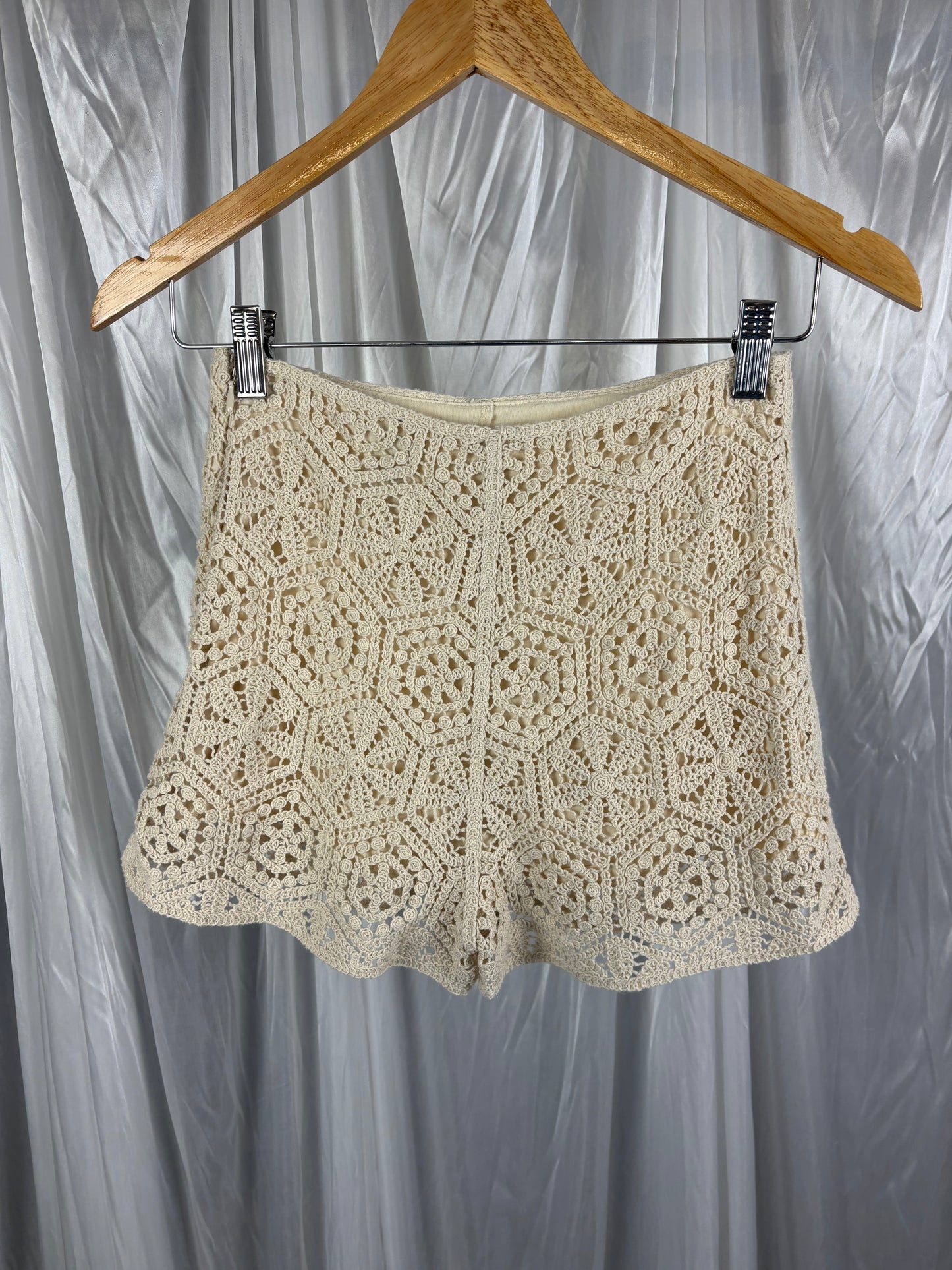 H&M Beige Crochet Shorts - XS
