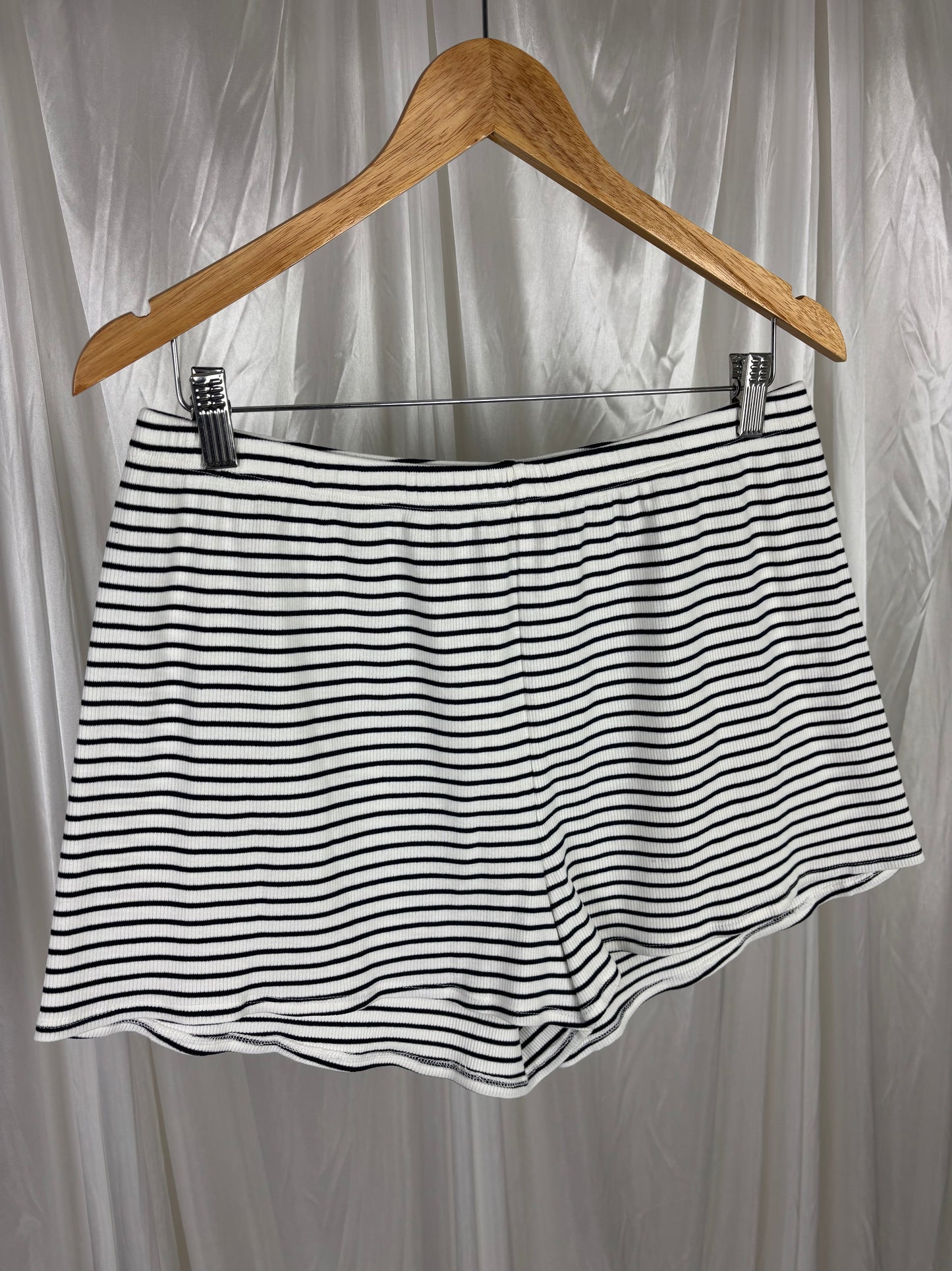 Caitlin Crisp Striped Ribbed Shorts - 12